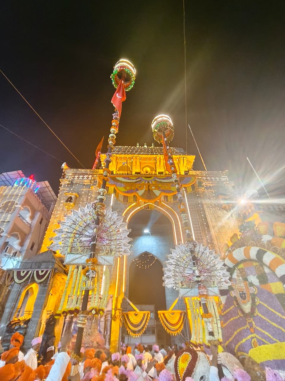 रोषणाईतील महाद्वार व काठ्या / Illuminated gateway with Kathis
